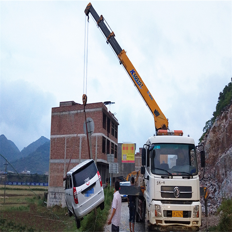 果洛道路交通事故救援吊装案例